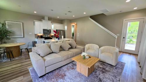 Northside House | Chic Affordable North Houston Getaway