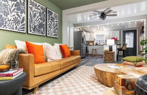 Detroit - Shoreway House | Chic and Artsy Bungalow in Ohio City - Two Master Suites, Turfed Yard + Bar!