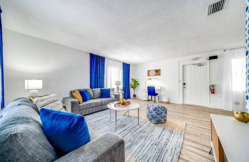 Survey Creek Apartment | Chic and Central Condo - Palm Wave Says