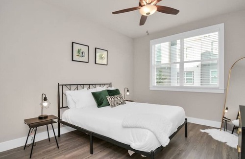 Spring Branch West Apartment | Chic and Comfortable 1 Bedroom