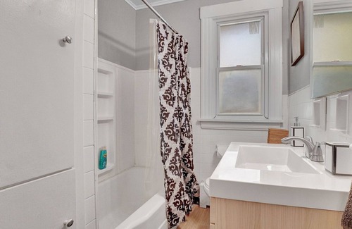 Rochester Apartment | Chic and comfy home in Rochester