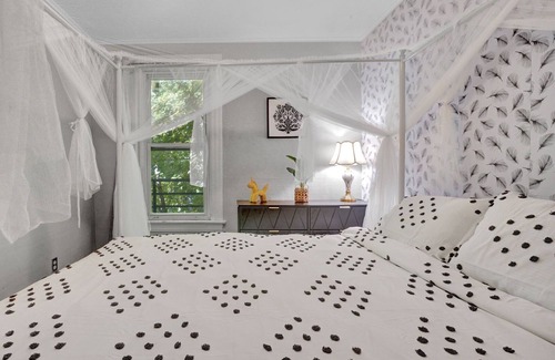 Rochester Apartment | Chic and comfy home in Rochester