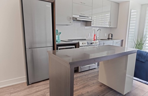 The Peanut Condo | Chic and Cozy 2 Bedroom Condo: Your Perfect Getaway Awaits!.