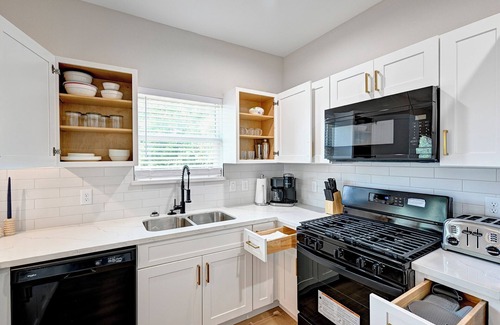 Northside Apartment | Chic and cozy 2-bedroom HTX apartment with Fast Wi-Fi, AC near Downtown Houston