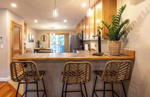 Mount Shasta House | Chic and cozy centrally located getaway