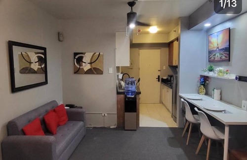 Muntinlupa Condo | Chic and Cozy Condo in the Heart of the City with Modern Amenities and Comfort
