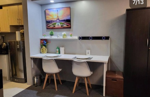 Muntinlupa Condo | Chic and Cozy Condo in the Heart of the City with Modern Amenities and Comfort