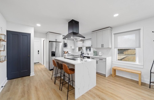 Gastonia House | Chic and cozy home near the hospital: 3 comfy rooms, TVs, stylish amenities.