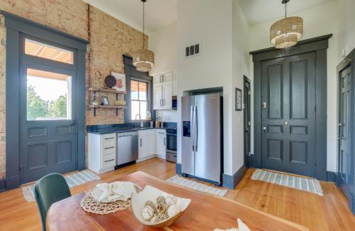 New Albany Apartment | Chic and Historic Apartment about 6 Mi to Louisville!