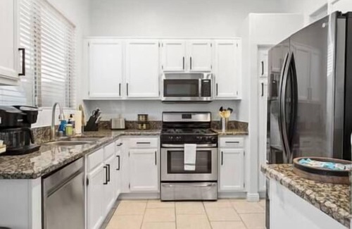 North Las Vegas House | Chic and Modern 3BD Home with Pool & Pool Table