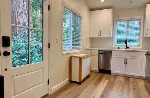 Orinda House | Chic and Petite 1-Bedroom ADU with Private Entrance in peaceful Orinda