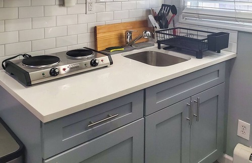 Amityville Apartment | Chic and Private Studio near the Amityville Horor house!