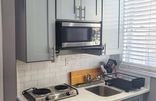 Amityville Apartment | Chic and Private Studio near the Amityville Horor house!
