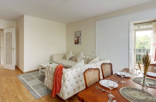Ris Orangis Apartment | Chic and spacious apart with parking