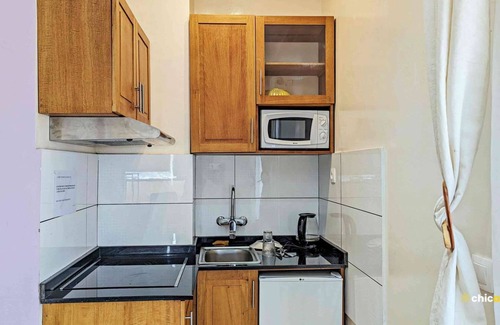 Yaounde Apartment | chic apart with parking and city views