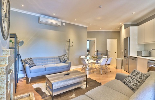 Green Point Apartment | Chic Apartment | Balcony | Fast WiFi | Pool Access