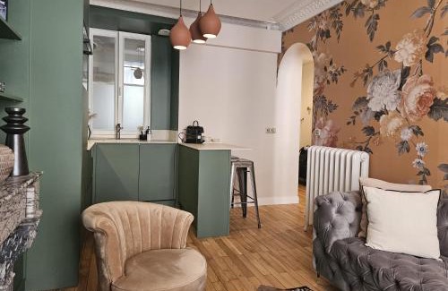 Chaussee-d'Antin Apartment | Chic Apartment By Capucine - Grands Magasins
