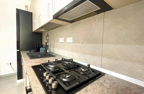 Brasov Apartment | Chic Apartment in Cosmopolit Residence w. Balcony
