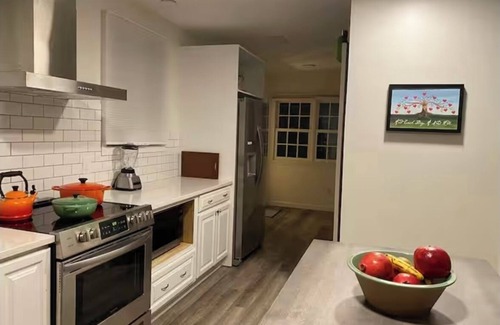 Bristol Apartment | Chic apartment in historic home in the heart of beautiful Bristol