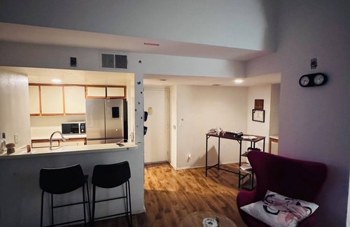 West Hollywood Apartment | Chic apartment with AC, WiFi in cool West Hollywood
