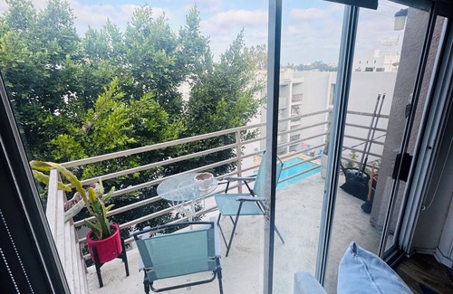 West Hollywood Apartment | Chic apartment with AC, WiFi in cool West Hollywood