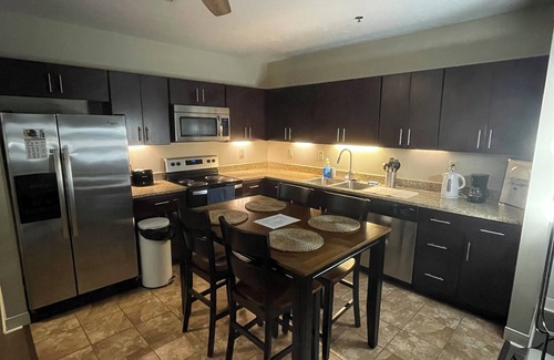 Downtown Pittsburgh Apartment | Chic Apt - Amazing Three Rivers Views in PGH Heart 24-7 Parking