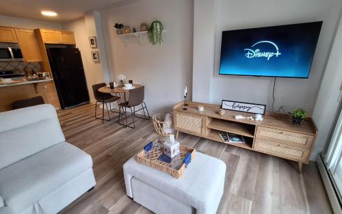 Lower Mount Royal Apartment | Chic Apt Near Stampede