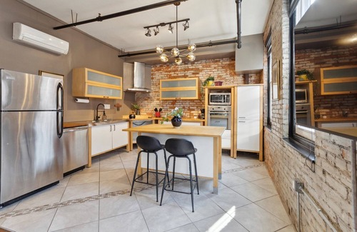 Norris Square Apartment | Chic Artist Flat on Fun Brewery & Restaurant Strip