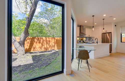 South Manchaca House | Chic Austin House w/Spacious Backyard & Hammock