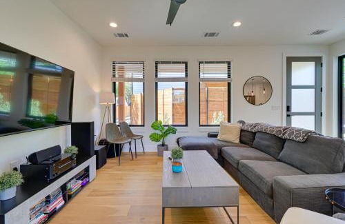 South Manchaca House | Chic Austin House with Spacious Backyard and Hammock