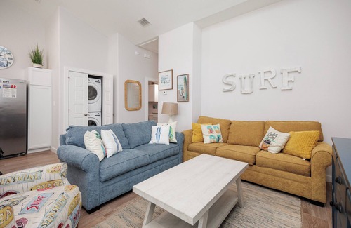 Corpus Christi House | Chic Beach Escape: Resort Living, Private Outdoor Space, Short Walk to Beach
