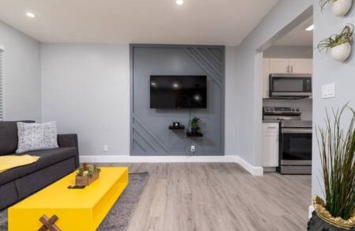 Coral Shores Apartment | Chic & Beautiful 1BR Zebra Condo in Coral Ridge