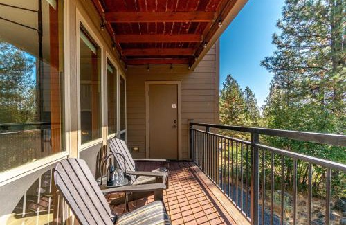 Bend Apartment | Chic Bend Condo with Fireplace and Forest Views!