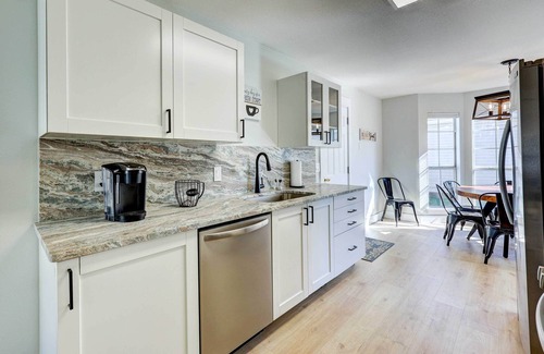 Bentonville House | Chic Bentonville Home w/Patio & Fire Pit!