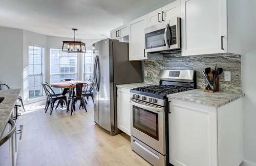Bentonville House | Chic Bentonville Home w/Patio & Fire Pit!