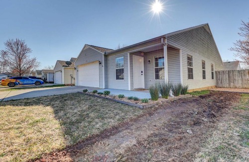Bentonville House | Chic Bentonville Home with Patio and Fire Pit!