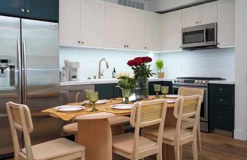 Beverly Hills Apartment | Chic Beverly Hills Condo - Near Rodeo Dr, The Grove