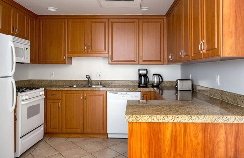 Beverly Grove Apartment | Chic Beverly Hills 1BR w/Gym, nr Groceries & Shopping, by Blueground