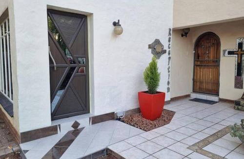 Universitas House | Chic Breeze