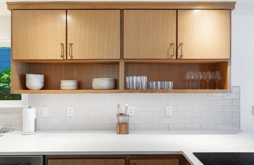 Greenwood House | Chic & Bright - AC, Parking