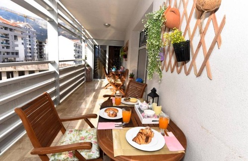 Rozino Apartment | Chic Budva City Retreat - Studio Apt with Balcony