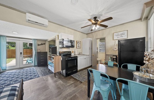 Austin Ave. Apartment | Chic Bungalow Waco TX