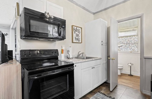 Austin Ave. Apartment | Chic Bungalow Waco TX