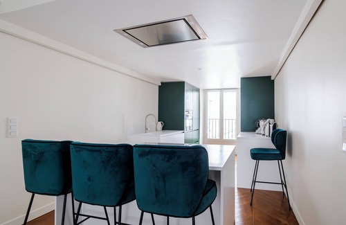 Quartier de la Porte-Saint-Denis Apartment | Chic By Bonne-Nouvelle, by Veeve
