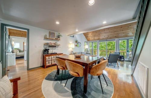 The Woods House | Chic Cabin with 3 Kings Privacy & Pool Access