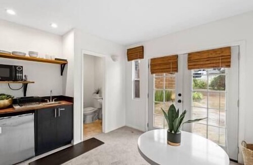 Cardiff-by-the-Sea Apartment | Chic Cardiff Studio: Beach, Surf, & Freeway Access for SoCal Adventures!