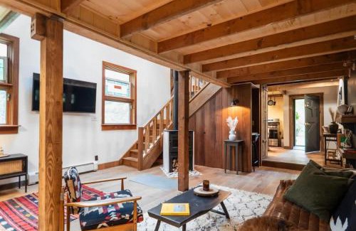 Lanesville House | Chic Catskills Cabin with Hot Tub and Fire Pit
