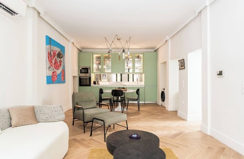 Psirri Apartment | Chic & Central Athenian Apartment! EV4
