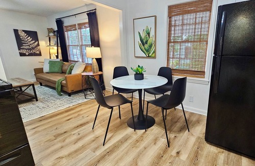 Valdosta Cottage | Chic Central Cottage- Wood Floors, Fireplace, Game Room & Firepit- Pet Friendly