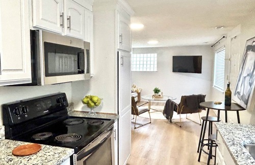 Hudson Apartment | Chic Chalet of Boston Mills - Historic Hudson